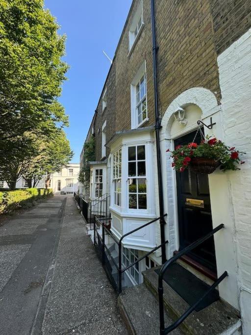 2 Bed Georgian Cottage, 램즈게이트 외부 사진